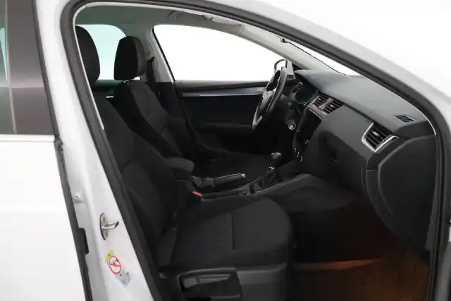 Valkoinen Farmari, Skoda Octavia – SRA-181