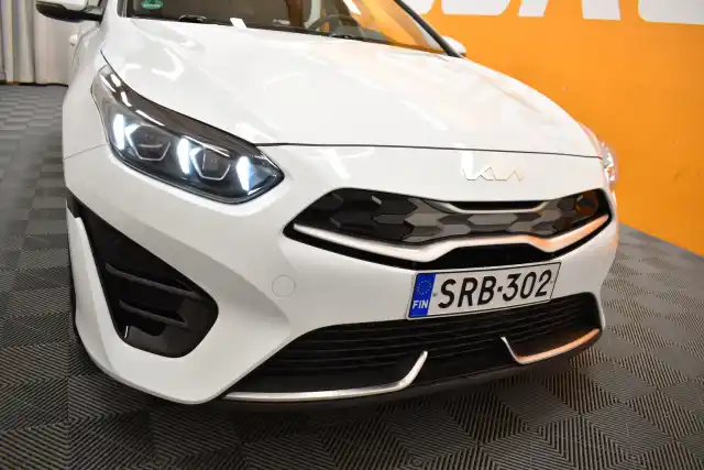 Valkoinen Farmari, Kia Ceed – SRB-302