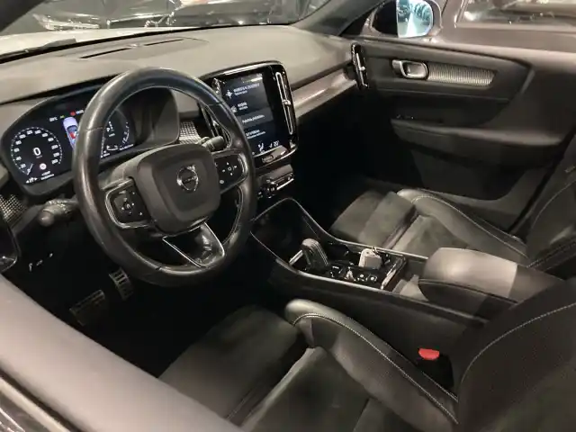 Valkoinen Maastoauto, Volvo XC40 – SRB-403