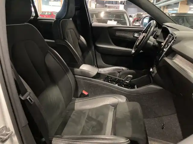 Valkoinen Maastoauto, Volvo XC40 – SRB-403
