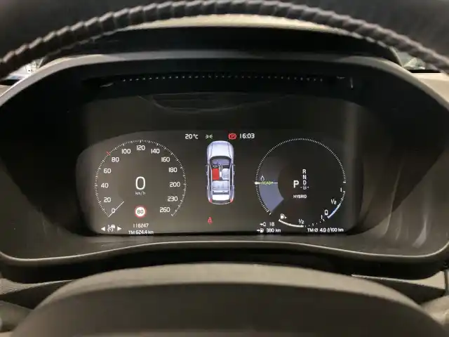 Valkoinen Maastoauto, Volvo XC40 – SRB-403