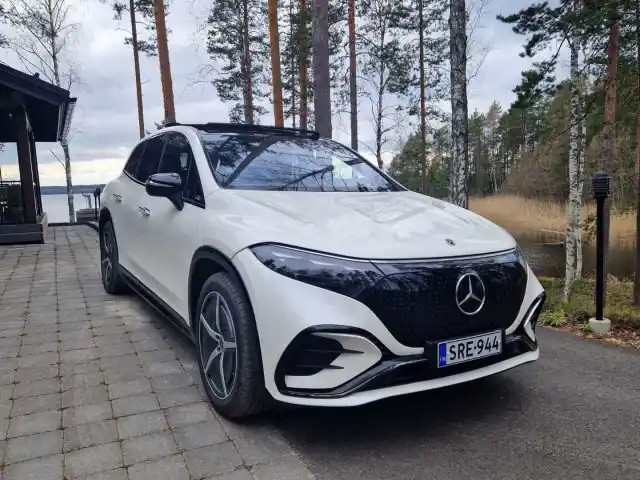Valkoinen Maastoauto, Mercedes-Benz EQS SUV – SRE-944