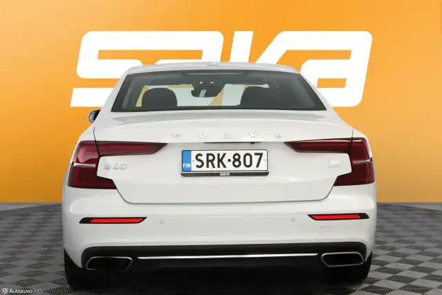 Valkoinen Sedan, Volvo S60 – SRK-807