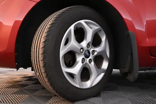 Punainen Viistoperä, Ford Focus – SSY-311