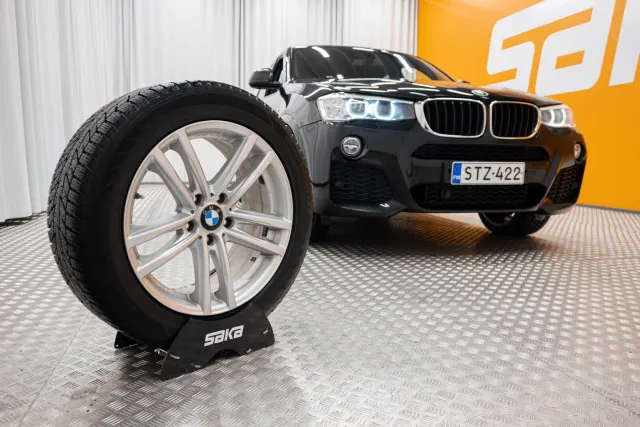 Musta Maastoauto, BMW X4 – STZ-422