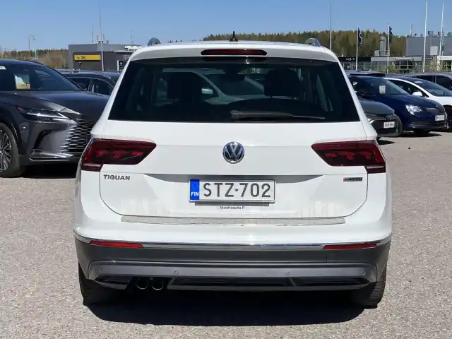 Valkoinen Maastoauto, Volkswagen Tiguan – STZ-702