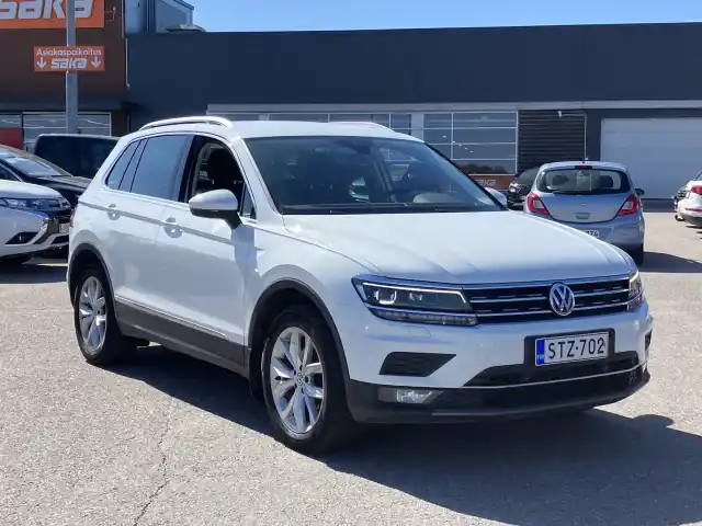 Valkoinen Maastoauto, Volkswagen Tiguan – STZ-702