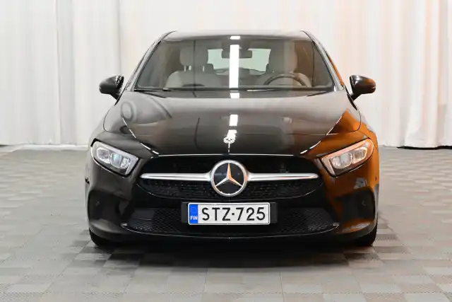 Musta Viistoperä, Mercedes-Benz A – STZ-725