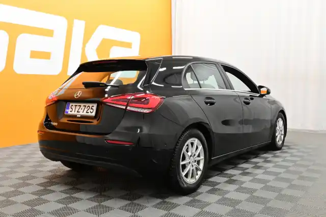 Musta Viistoperä, Mercedes-Benz A – STZ-725