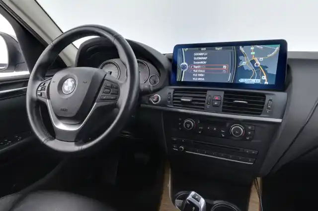 Harmaa Maastoauto, BMW X3 – SUY-328