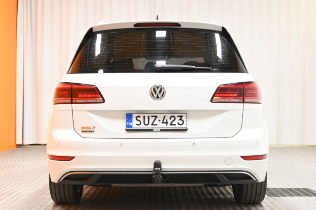 Valkoinen Tila-auto, Volkswagen Golf Sportsvan – SUZ-423