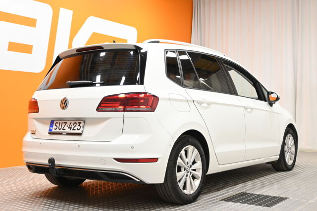 Valkoinen Tila-auto, Volkswagen Golf Sportsvan – SUZ-423