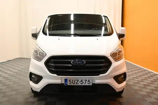 Valkoinen Pakettiauto, Ford Transit Custom – SUZ-575