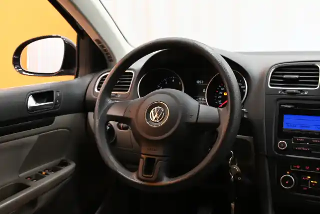 Musta Farmari, Volkswagen Golf – SVY-158