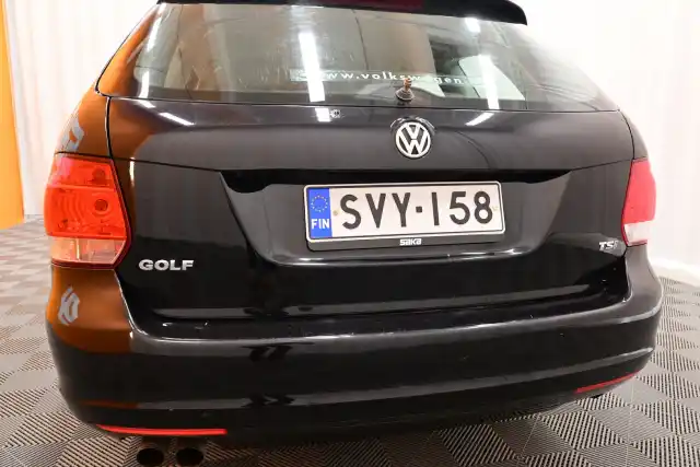 Musta Farmari, Volkswagen Golf – SVY-158