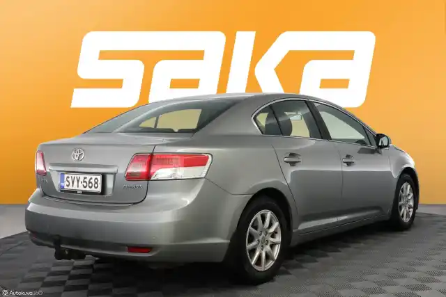 Harmaa Sedan, Toyota Avensis – SVY-568