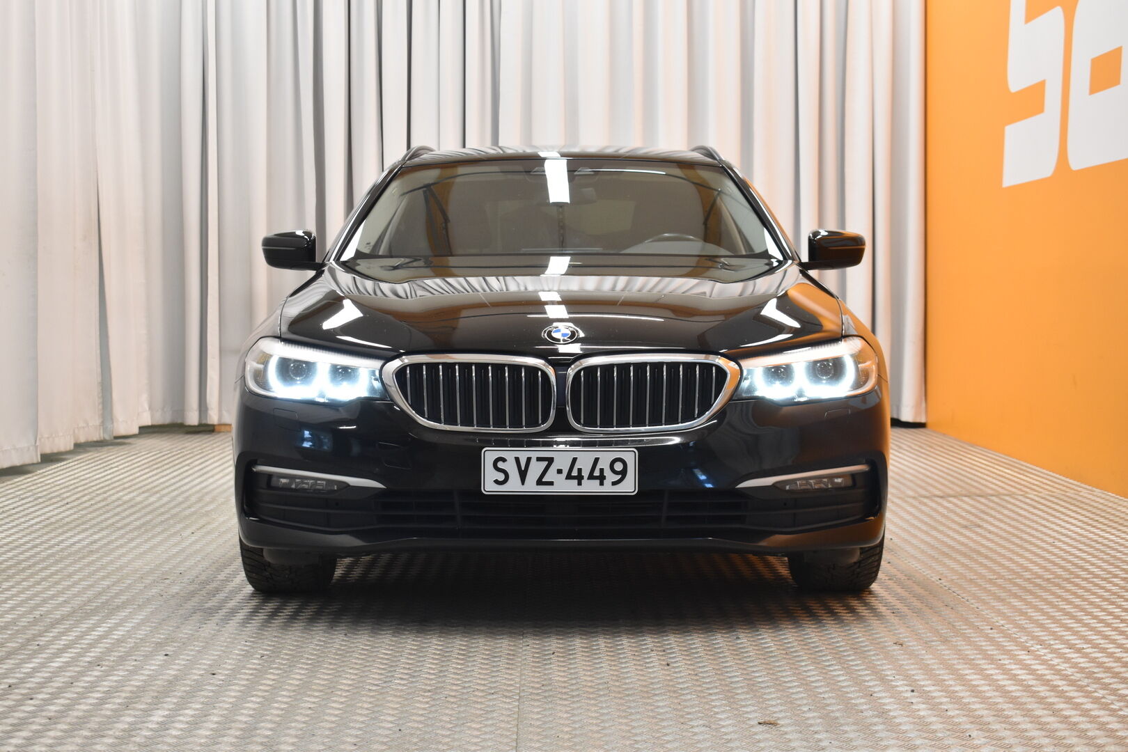 Musta Farmari, BMW 518 – SVZ-449