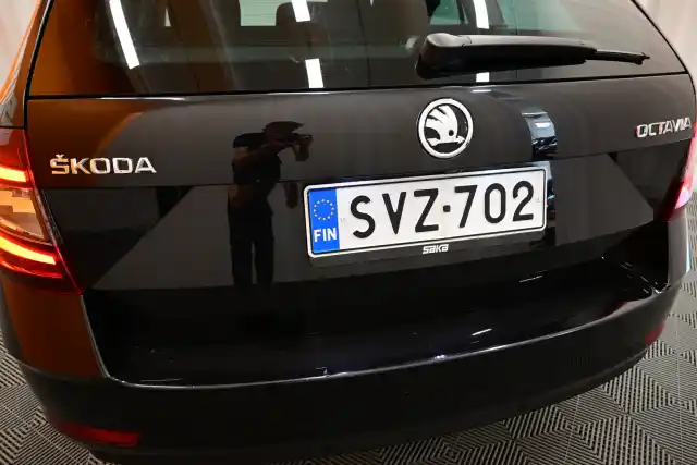 Musta Farmari, Skoda Octavia – SVZ-702