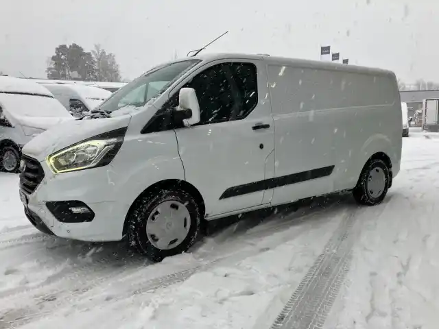 Valkoinen Pakettiauto, Ford Transit Custom – SXZ-134