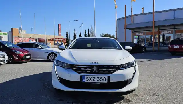 Valkoinen Sedan, Peugeot 508 – SXZ-358