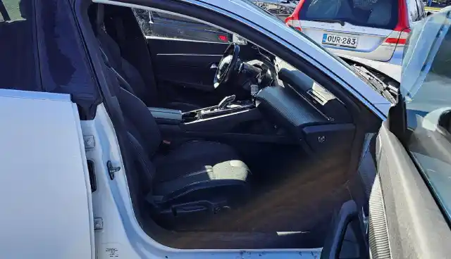 Valkoinen Sedan, Peugeot 508 – SXZ-358