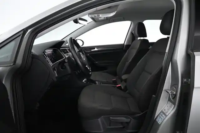 Harmaa Viistoperä, Volkswagen Golf – SXZ-895