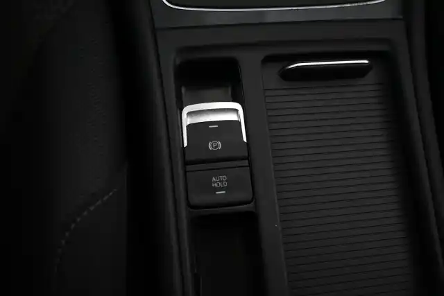 Harmaa Viistoperä, Volkswagen Golf – SXZ-895