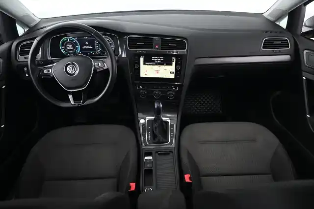 Harmaa Viistoperä, Volkswagen Golf – SXZ-895