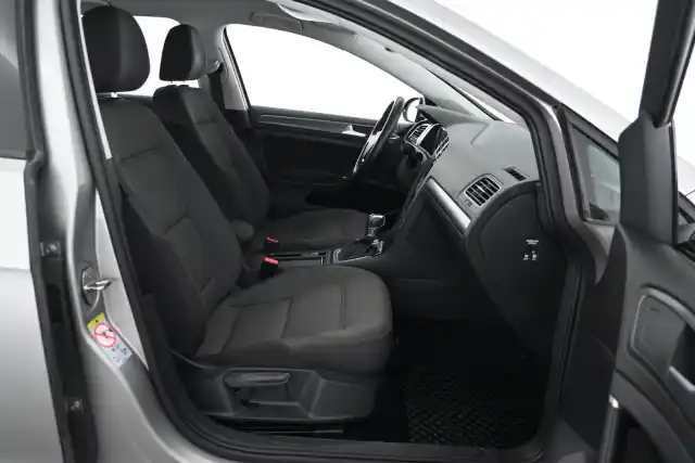 Harmaa Viistoperä, Volkswagen Golf – SXZ-895