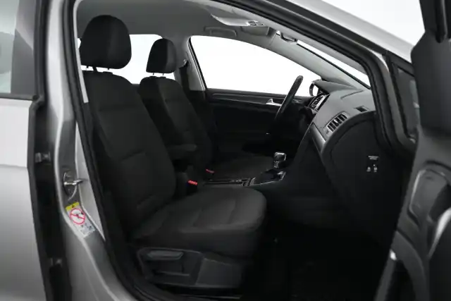 Harmaa Viistoperä, Volkswagen Golf – SXZ-895