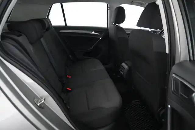 Harmaa Viistoperä, Volkswagen Golf – SXZ-895