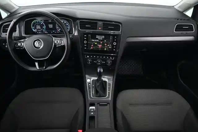 Harmaa Viistoperä, Volkswagen Golf – SXZ-895
