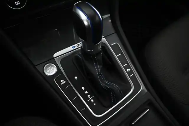 Harmaa Viistoperä, Volkswagen Golf – SXZ-895