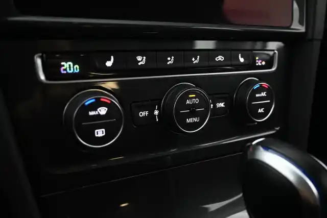 Harmaa Viistoperä, Volkswagen Golf – SXZ-895