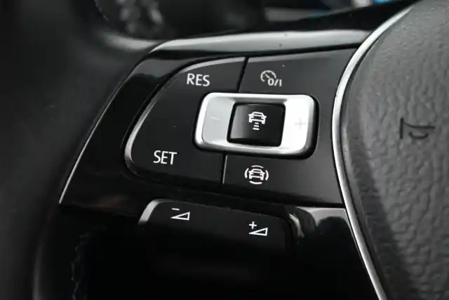 Harmaa Viistoperä, Volkswagen Golf – SXZ-895