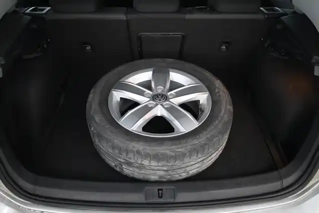 Harmaa Viistoperä, Volkswagen Golf – SXZ-895