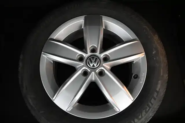 Harmaa Viistoperä, Volkswagen Golf – SXZ-895