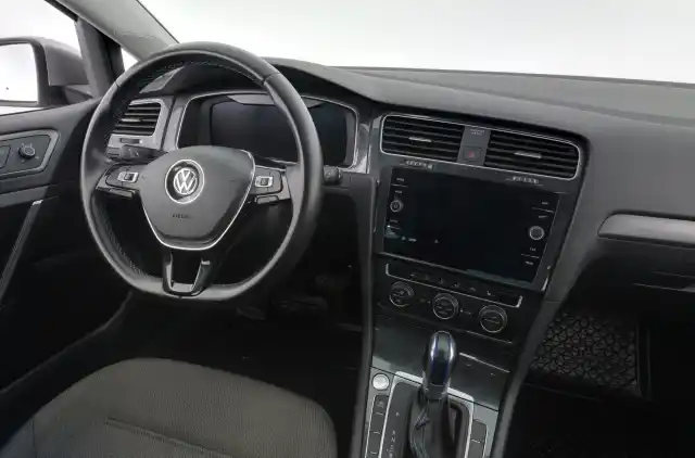 Harmaa Viistoperä, Volkswagen Golf – SXZ-895