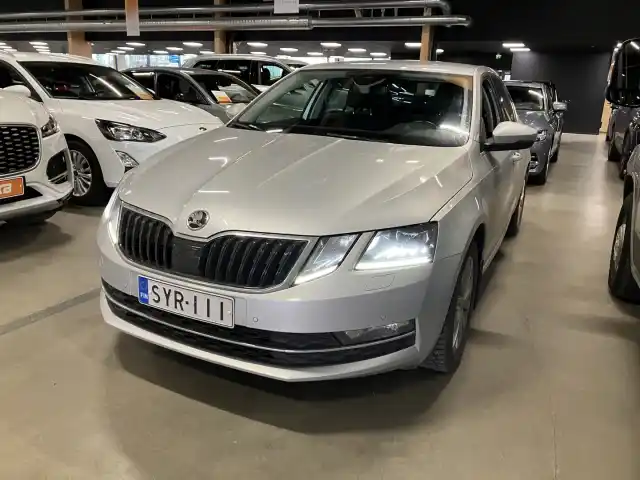 Harmaa Viistoperä, Skoda Octavia – SYR-111