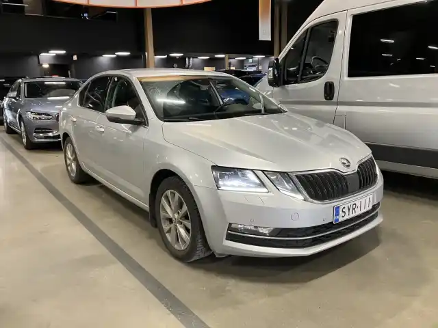 Harmaa Viistoperä, Skoda Octavia – SYR-111