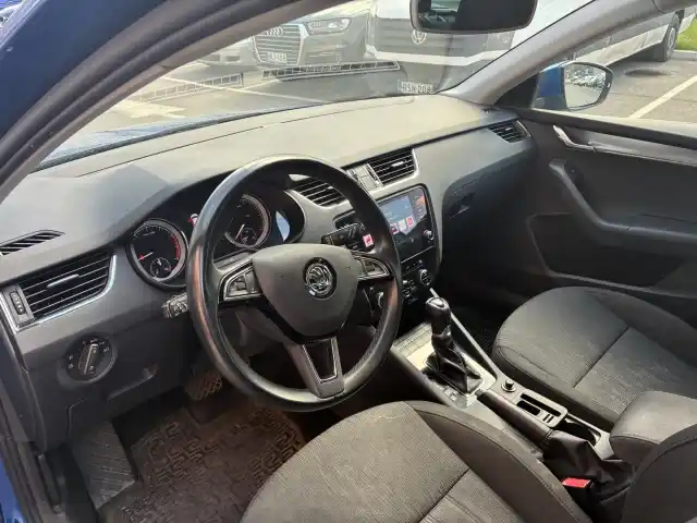 Sininen Farmari, Skoda Octavia – SYR-298