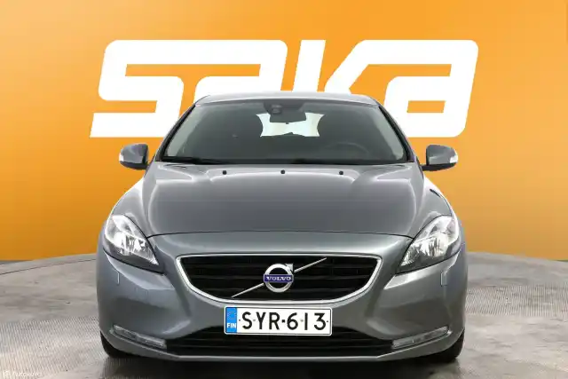 Harmaa Viistoperä, Volvo V40 – SYR-613