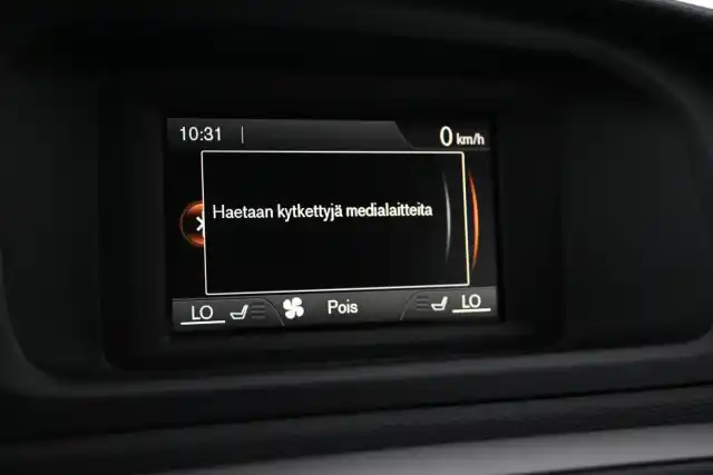 Harmaa Viistoperä, Volvo V40 – SYR-613