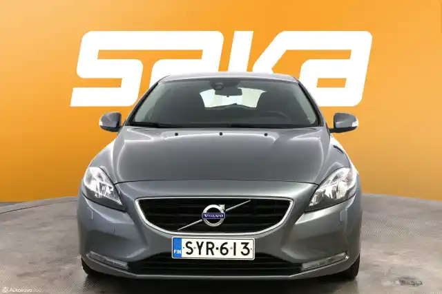 Harmaa Viistoperä, Volvo V40 – SYR-613