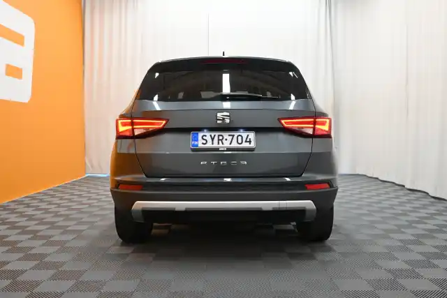 Harmaa Maastoauto, Seat Ateca – SYR-704