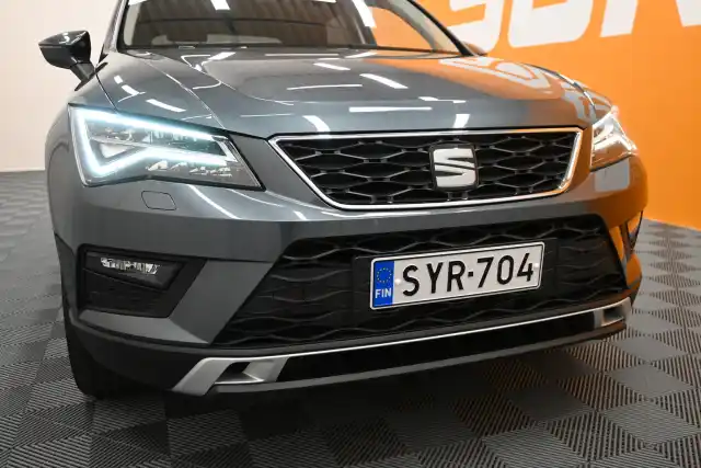 Harmaa Maastoauto, Seat Ateca – SYR-704