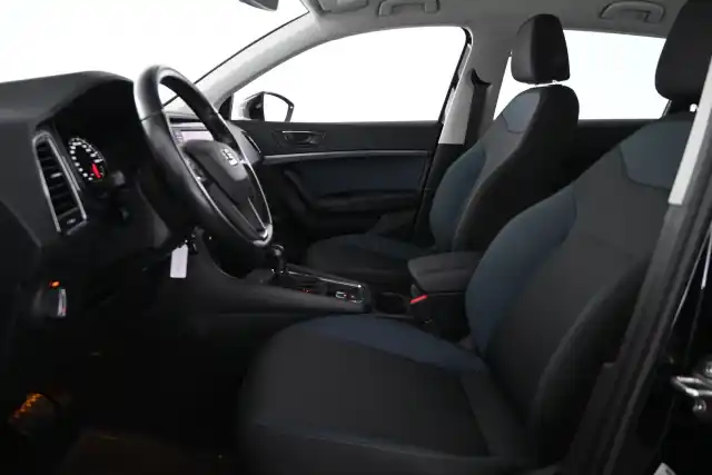 Musta Maastoauto, Seat Ateca – SYR-705
