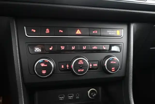 Musta Maastoauto, Seat Ateca – SYR-705