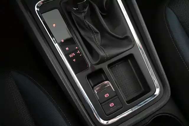 Musta Maastoauto, Seat Ateca – SYR-705