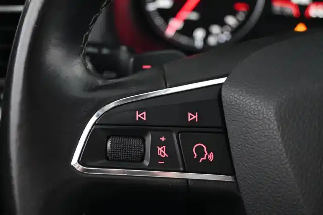 Musta Maastoauto, Seat Ateca – SYR-705